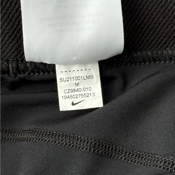 Nike Pro 365 Women's High-Waisted 7" Shorts Black Size Medium - Picture 6 of 6